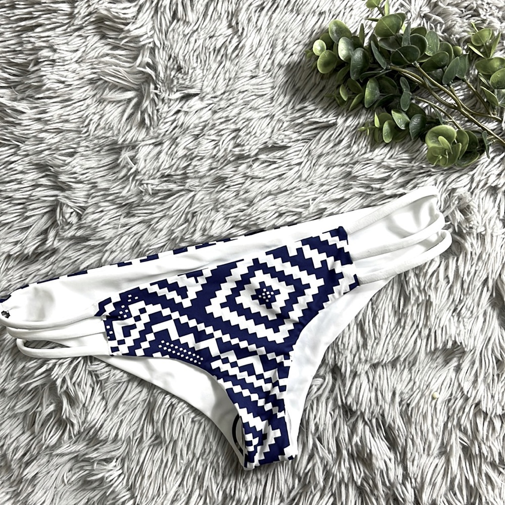 NWT khong boon blue and white aztec bikini bottom size  M